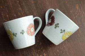 画像2: 色絵絵変わりマグカップ　/　清水なお子