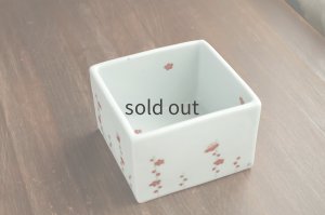画像1: 赤絵梅枝文陶箱　/　清水なお子