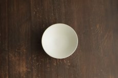 画像2: 平鉢　white　/　結城　彩 (2)