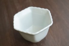 画像6: 乳白釉6角輪花鉢(小)　/　土井善男 (6)