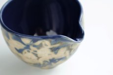 画像4: 透かし模様ルリ片口(小)　/　土井善男 (4)