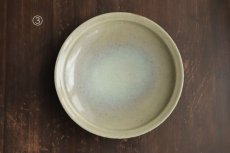画像4: 灰釉7寸皿（ベージュ）　/　早川ヤスシ (4)