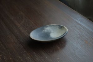 画像2: 炭化焼成　楕円豆皿　/　石川裕信