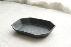 画像1: 耐熱八角皿（M）黒錆　/　石渡磨美 (1)