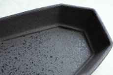 画像7: 耐熱八角皿（M）黒錆　/　石渡磨美 (7)