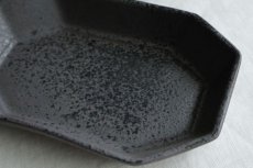 画像9: 耐熱八角皿（M）黒錆　/　石渡磨美 (9)