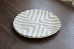 画像2: 鳥ノ子釉（白マット）波紋丸皿（6寸）　/　見野大介