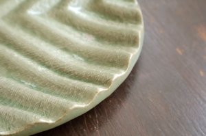 画像5: 樫灰釉（緑）波紋丸皿（6寸）　/　見野大介