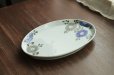 画像2: 色絵（鉄）花唐草楕円皿　/　清水なお子 (2)