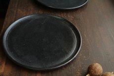 画像4: 黒釉　玉縁8寸皿　/　八木橋昇 (4)