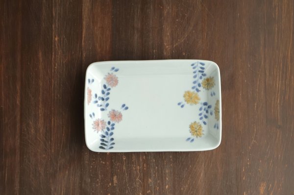 画像1: 色絵菊唐草四方皿（ピンク・オレンジ）　/　清水なお子 (1)