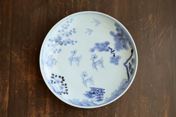 画像1: 染付遊鹿文7寸皿　/　清水なお子 (1)