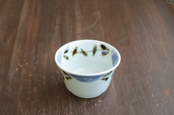 画像1: ダミ花鉄絵唐草小鉢　/　清水なお子 (1)