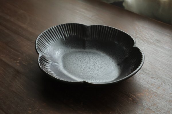 画像1: 耐熱木瓜深皿（L）黒錆　/　石渡磨美 (1)