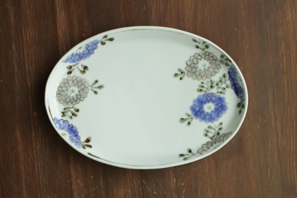 画像1: 色絵（鉄）花唐草楕円皿　/　清水なお子 (1)